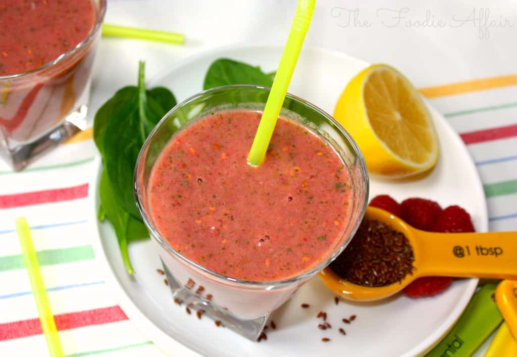 Raspberry Detox Smoothie, a recipe from Dr. Oz #detox #raspberry #smoothie | www.thefoodieaffair.com