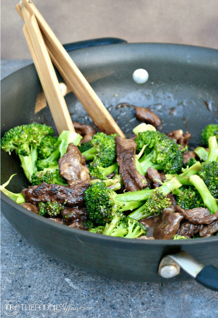 Easy orange beef stir fry recipe with a simple sauce made from fresh orange juice #stirfry #Asian #Recipe #beef | www.thefoodieaffair.com
